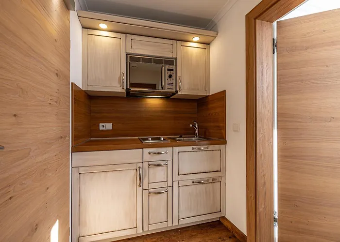 Therese Майрхофен